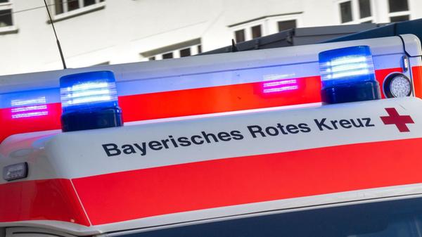 Ein Krankenwagen des Bayerischen Roten Kreuzes (zu