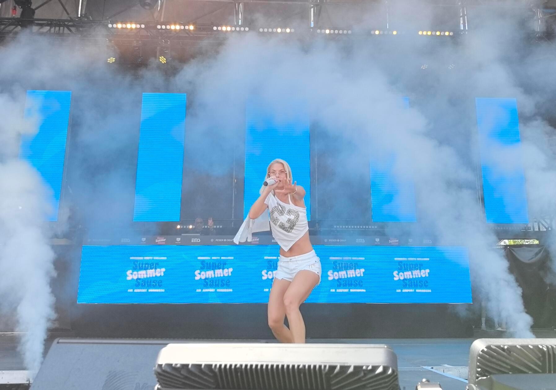 Das Line-Up verspricht höchste Qualität und hoher Quantität: Lorenz Büffel, Isi Glück, Mia Julia, Ikke Hüftgold, Oli. P, Peter Wackel, Die Atzen und viele mehr, gehören mittlerweile schon zum Sause-Inventar.