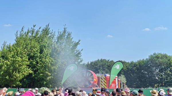 Seinen ersten Auftritt hat Samstag gegen 19 Uhr derweil kein Geringerer als Pietro Lombardi, DSDS-Gewinner von 2011. Sie alle werden den Malle-Fans von der Feser-Graf MainStage aus einheizen, während DJ Marcello und Fabian Farell selbiges auf der Second Stage zur Aufgabe haben.