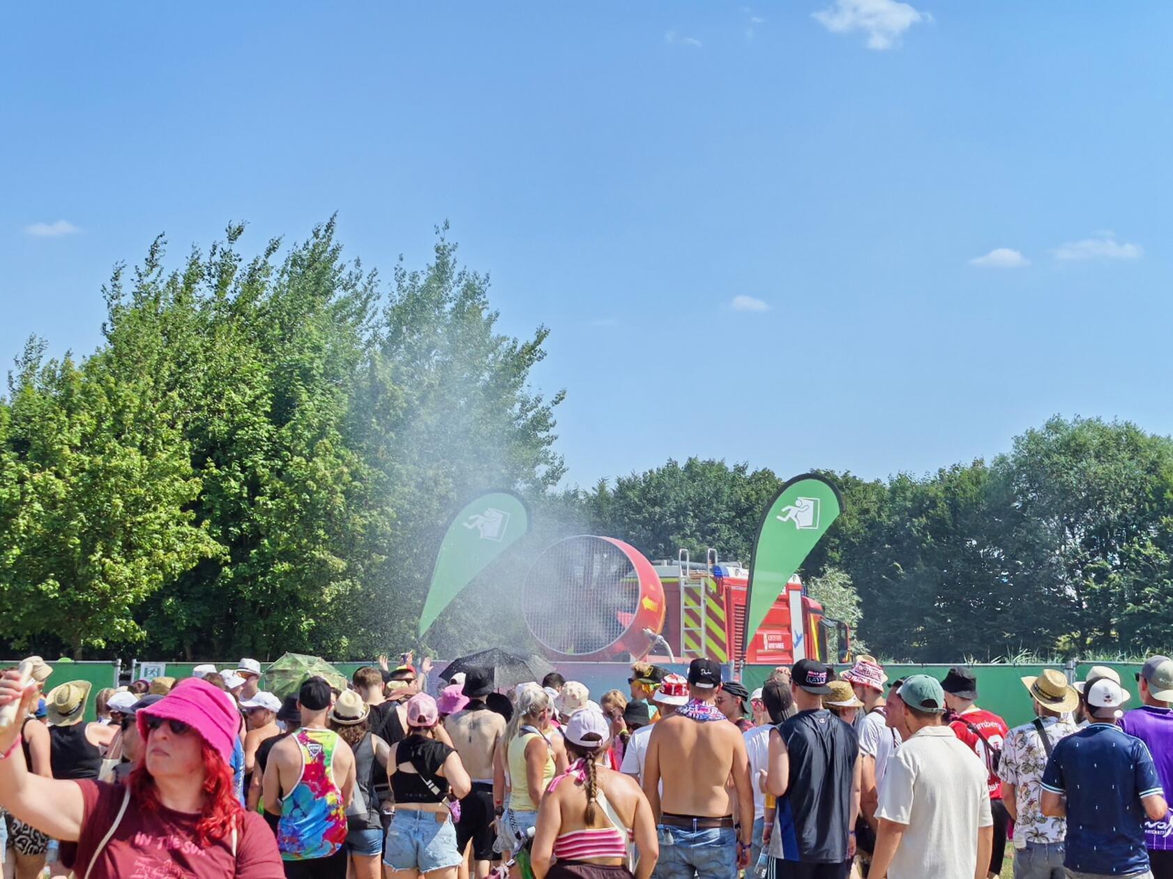 Seinen ersten Auftritt hat Samstag gegen 19 Uhr derweil kein Geringerer als Pietro Lombardi, DSDS-Gewinner von 2011. Sie alle werden den Malle-Fans von der Feser-Graf MainStage aus einheizen, während DJ Marcello und Fabian Farell selbiges auf der Second Stage zur Aufgabe haben. 