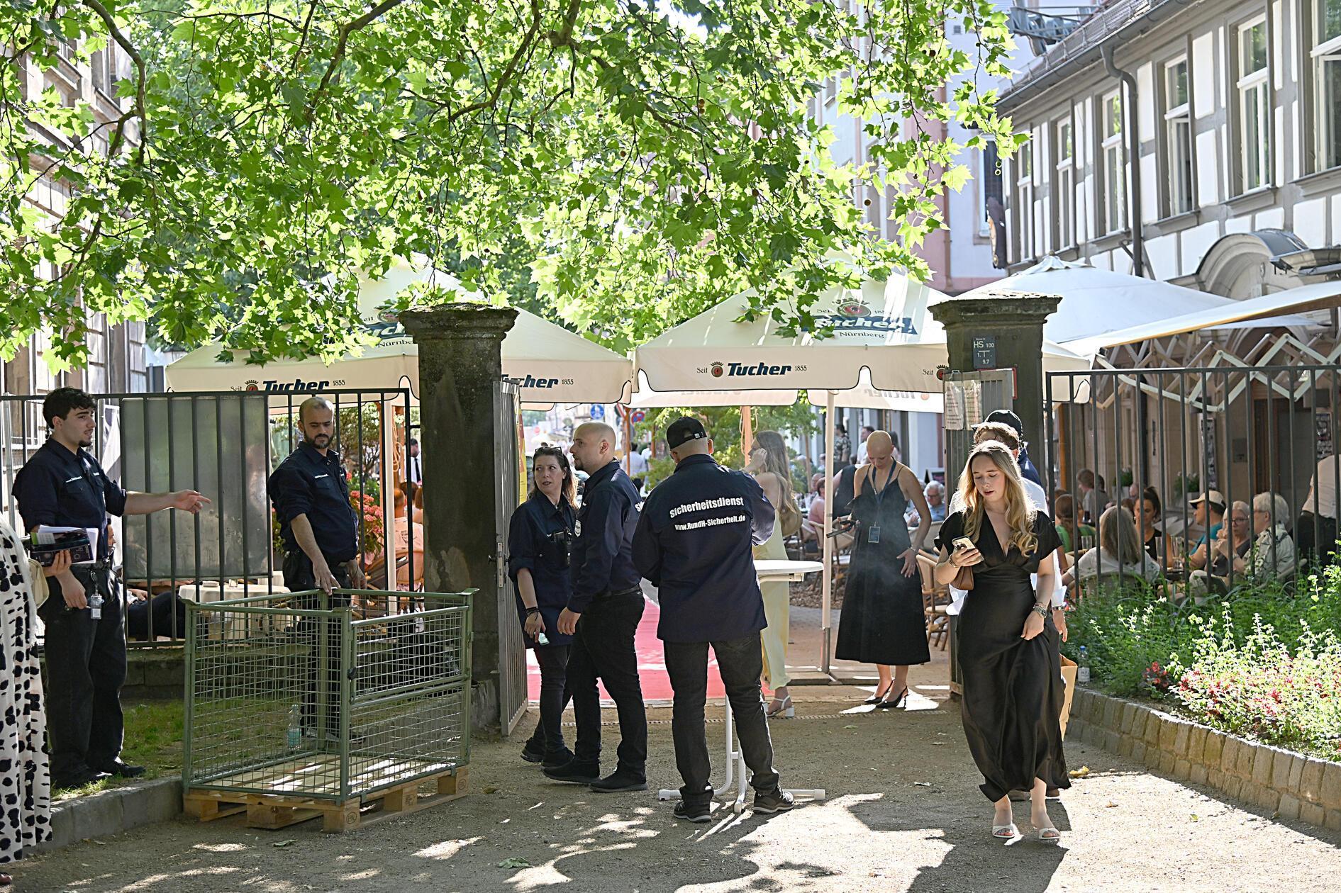 Auch bei rekordverdächtigen Temperaturen startete das Schlossgartenfest 2026 bereits um 17.30. Zu diesem Zeitpunkt zeigte das Thermometer fast 40 Grad.