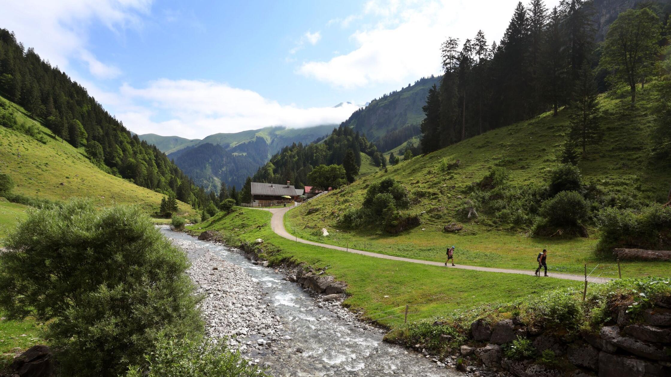 H-tten-Mitarbeiter-stirbt-bei-Wanderung-Gro-einsatz-mit-Helikopter-endet-tragisch-Wirt-besorgt