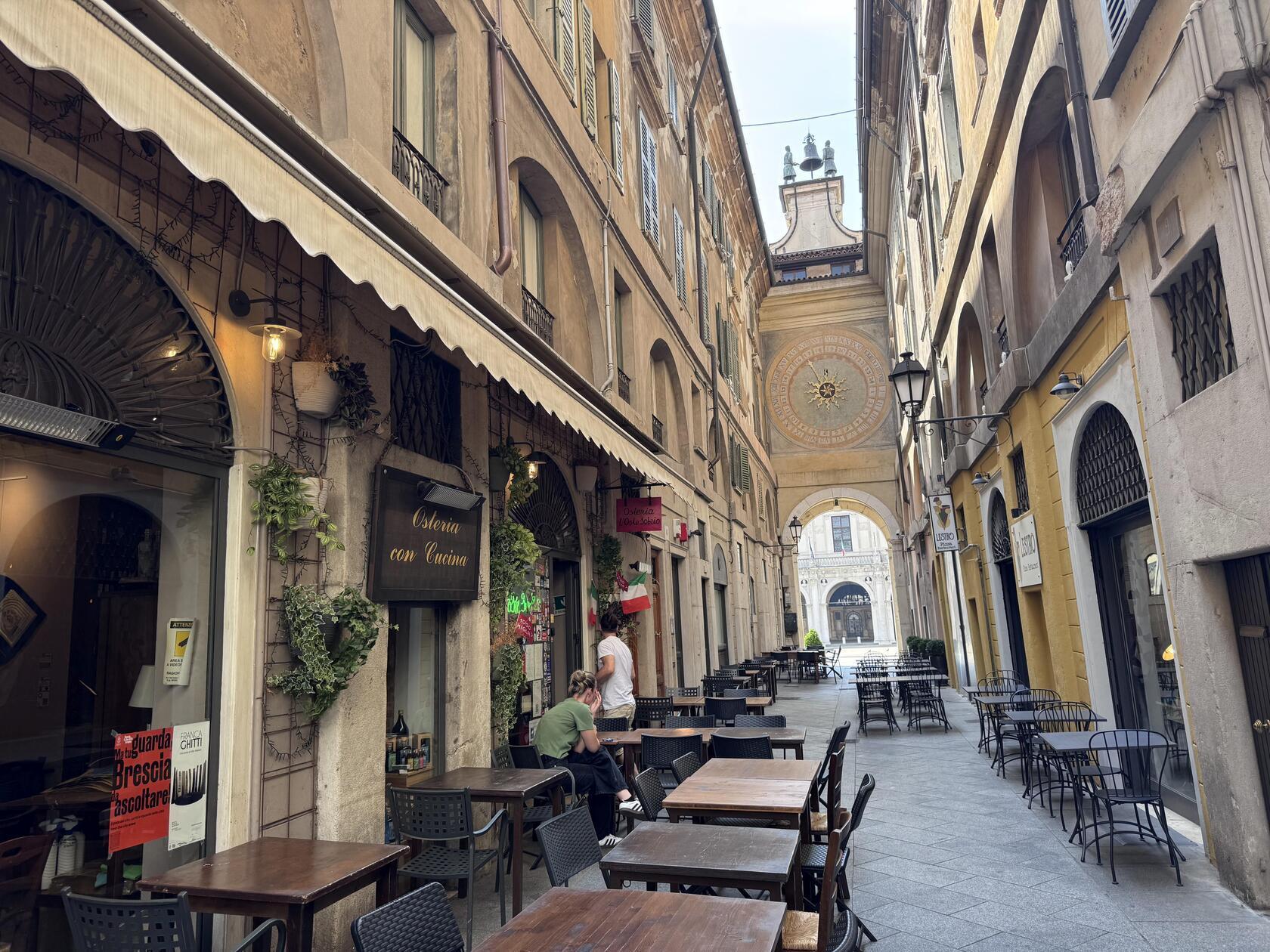 Der hübsche Uhrenturm in Brescia stammt aus venezianischer Zeit. 