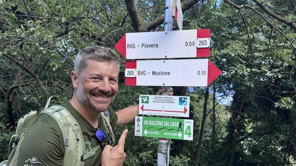 Wanderführer Andrea Pagliari führt auf der Bassa Via del Garda.