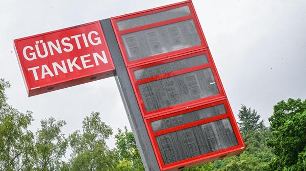Der ADAC hält den aktuellen Preisanstieg für nicht gerechtfertigt. Nach Einschätzung des Automobilclubs habe sich der Rohölpreis zuletzt nicht entsprechend entwickelt.