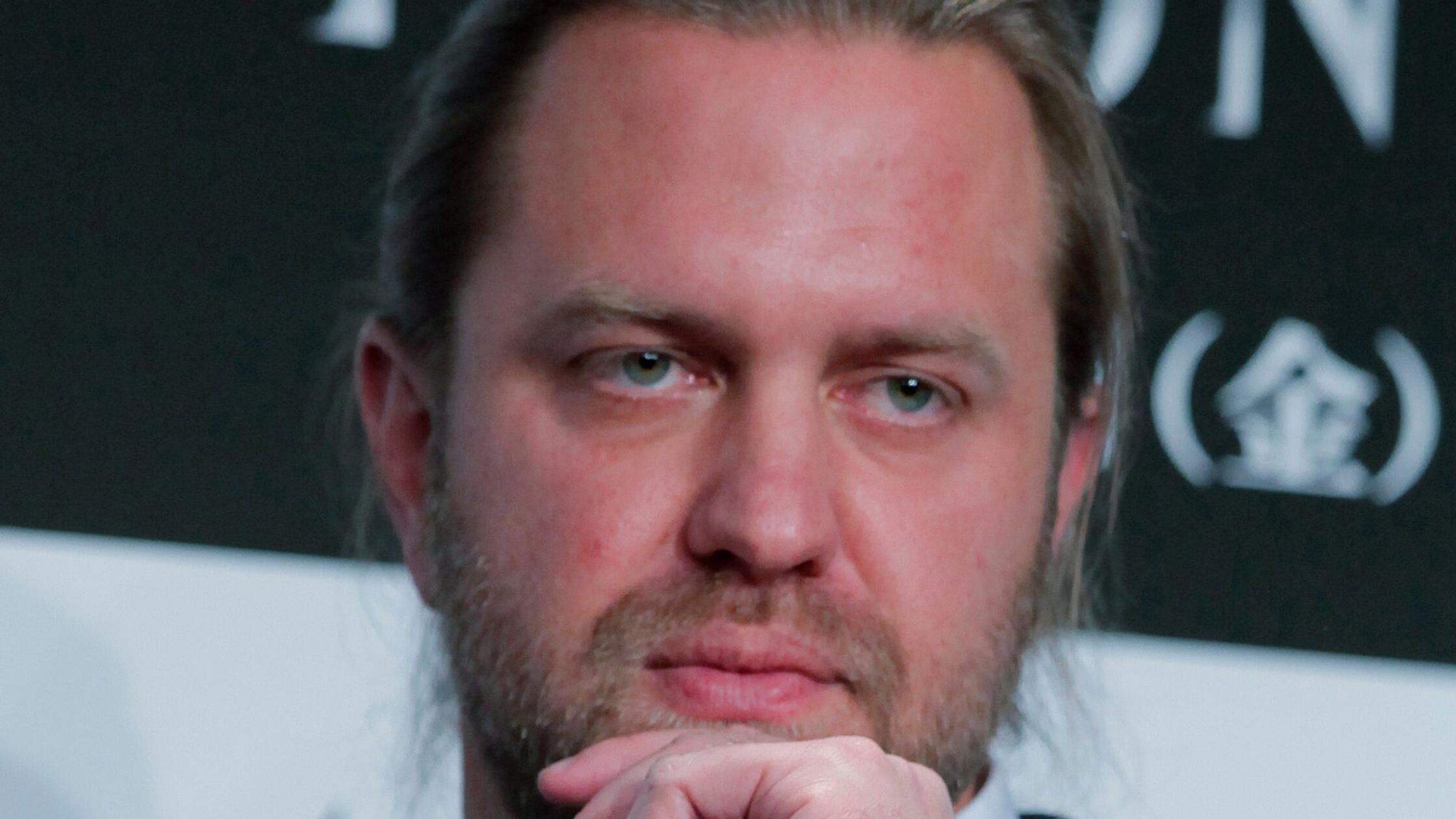 *** CROP *** US-Regisseur Carl Rinsch posiert für 