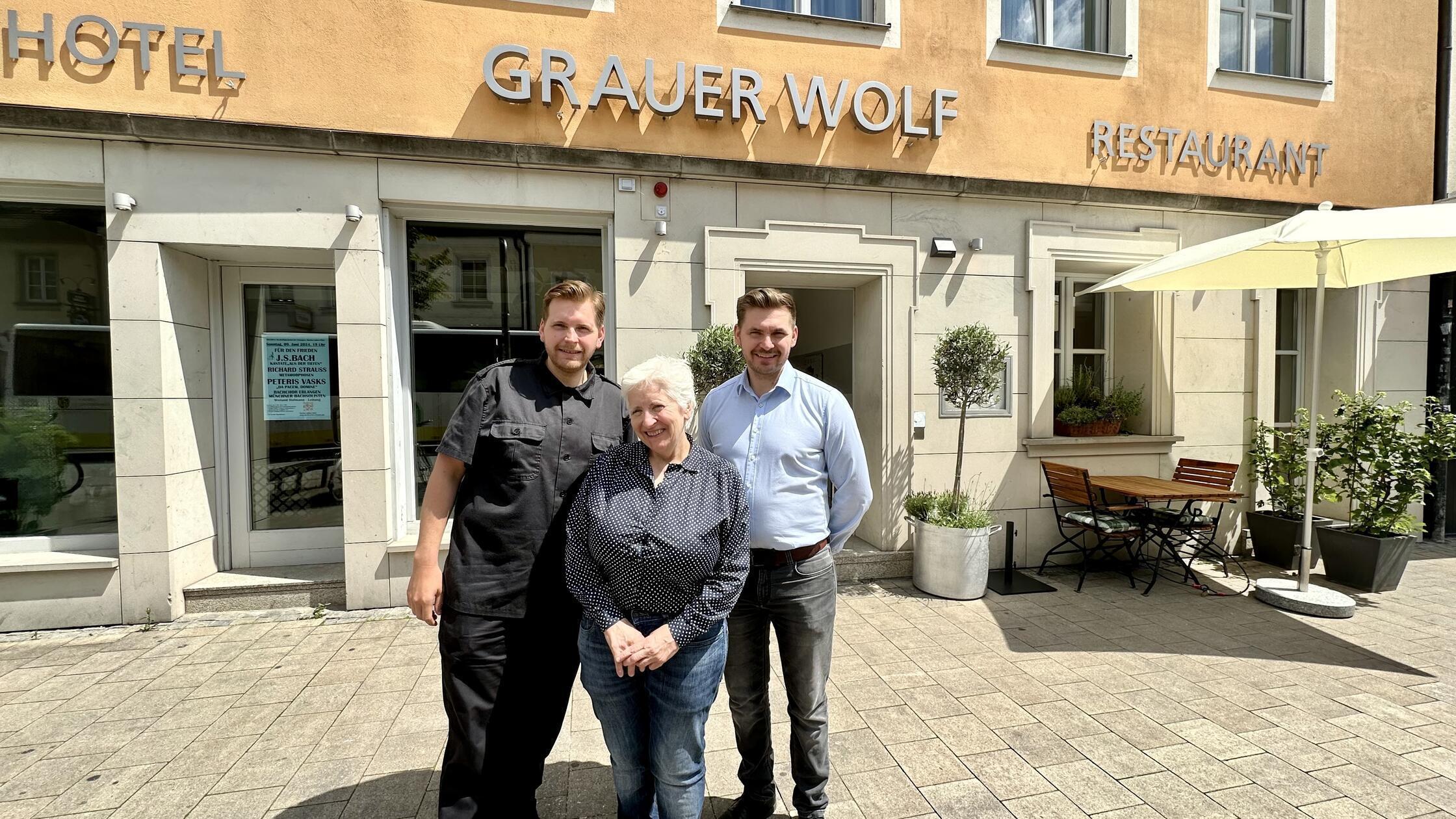 Grauer Wolf außen