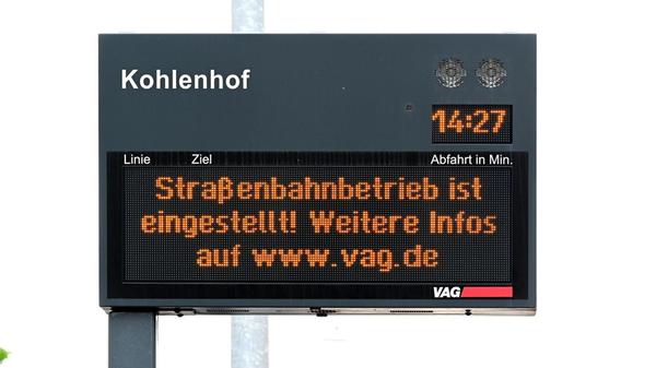 Die Anzeigen an den Haltestellen in der Stadt verweisen seit Tagen auf den eingestellten Fahrbetrieb.
