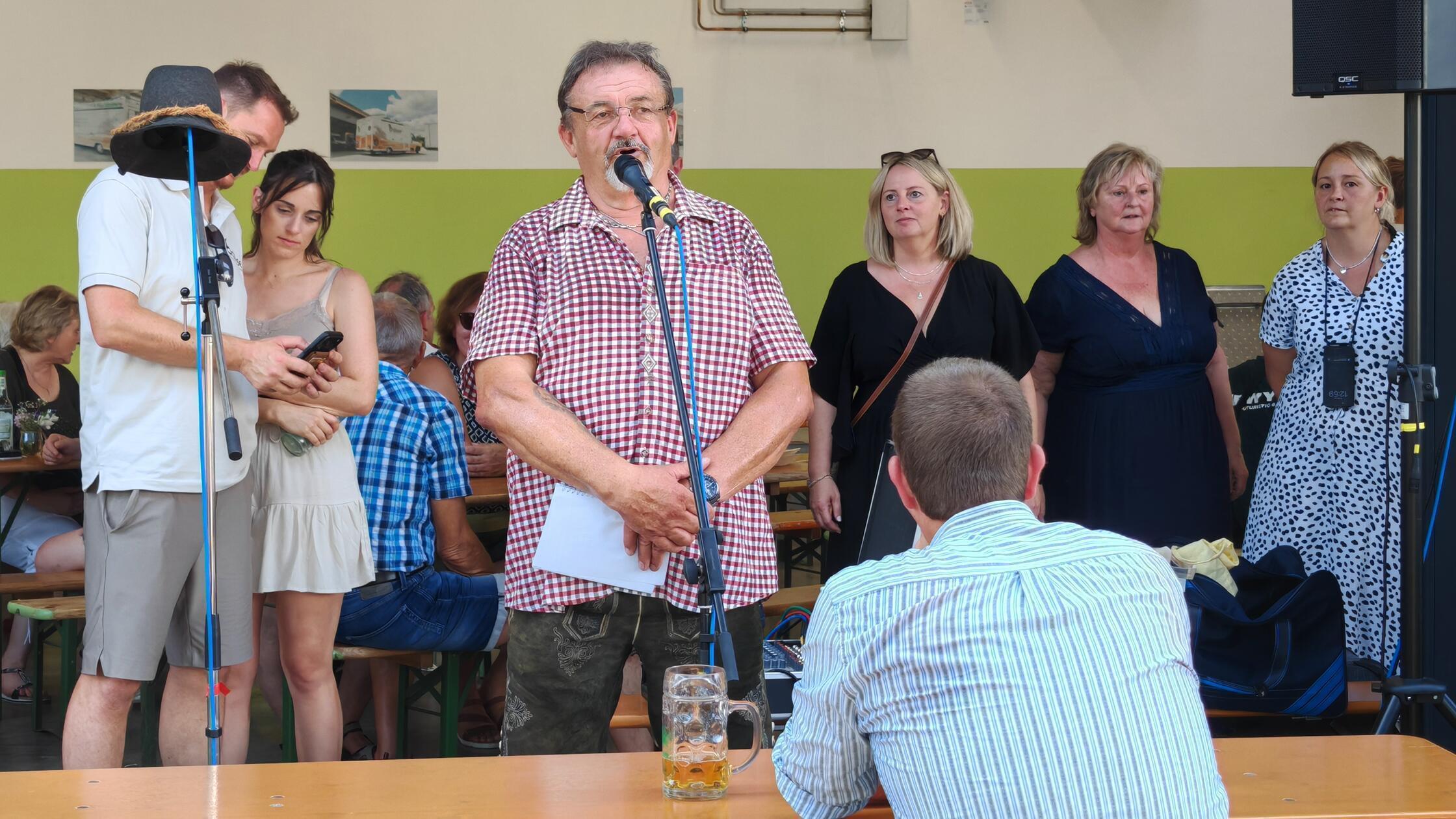 Firmenchef Xaver Glaser begrüßte die zahlreichen G