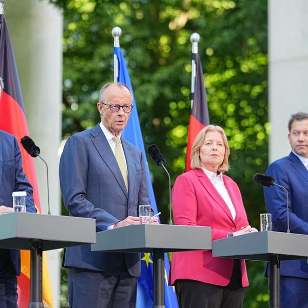 Markus Söder (CSU, l-r), Ministerpräsident von Bay