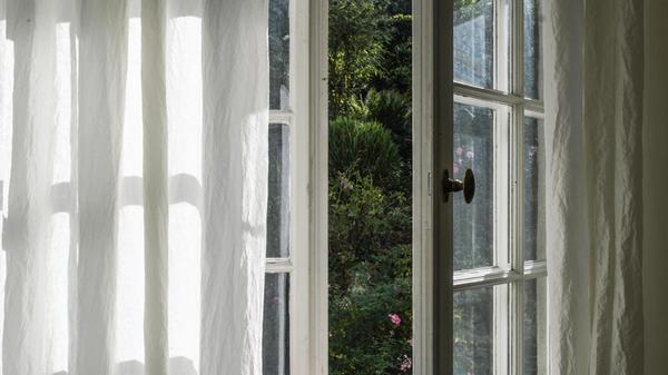 Geoeffnetes Fenster, Luftaustausch, Innenraum, Aer