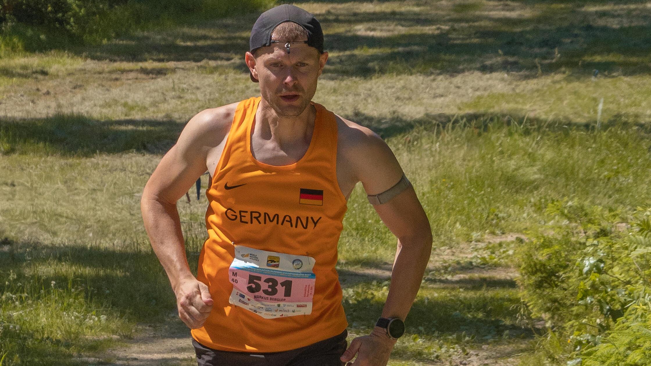 Markus Bergler beim Bergauf- und Bergablauf auf de