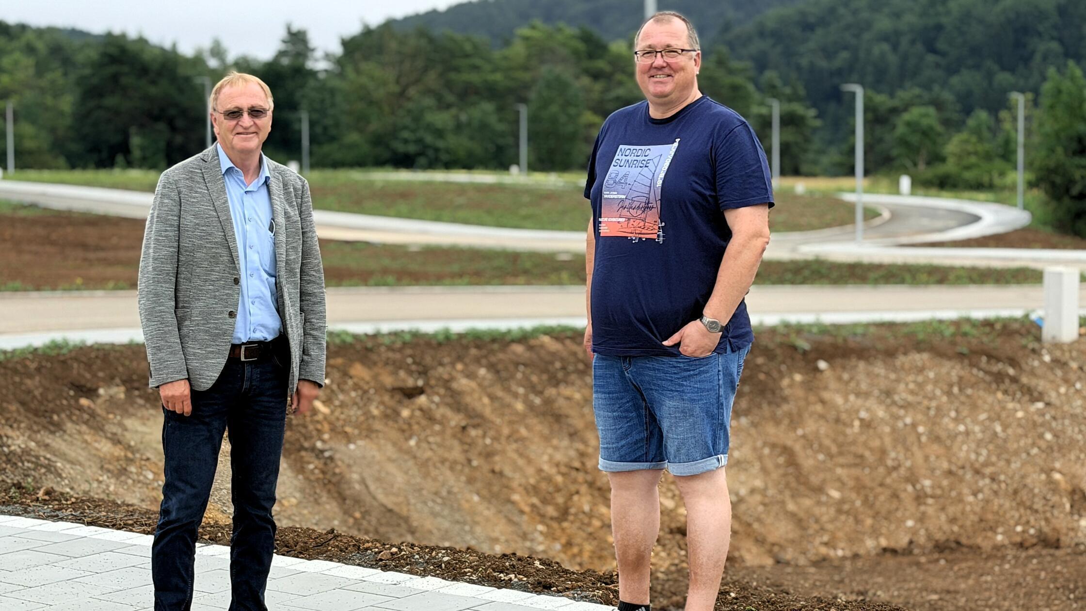. Vor Ort machten sich Bürgermeister Josef Bauer (