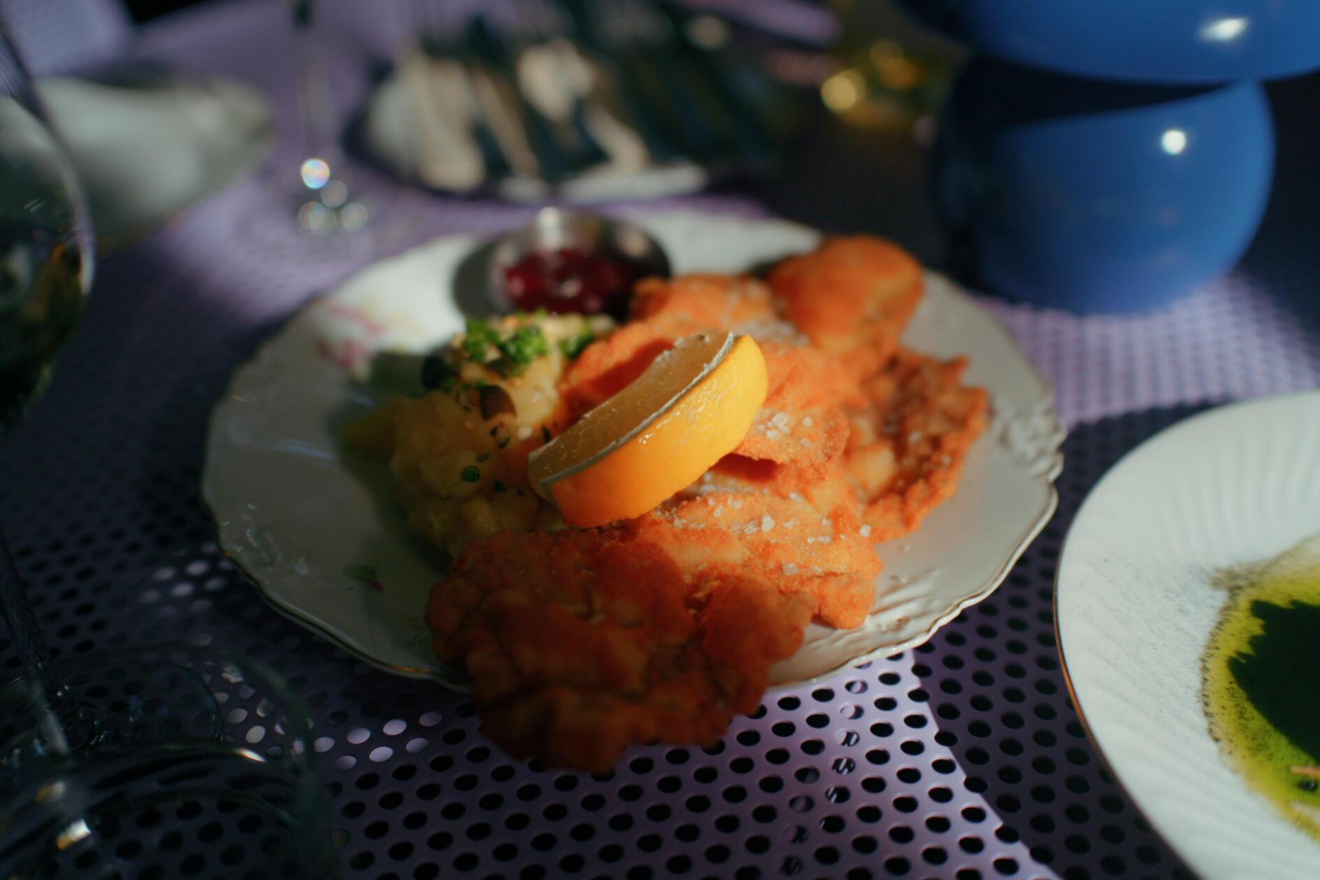 Der Star der österreichischen Küche: das Wiener Schnitzel. Kostet hier 25 Euro.