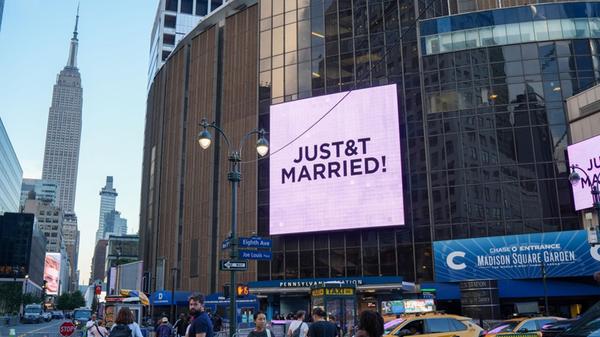 Anlässlich der Hochzeit der Sängerin Taylor Swift