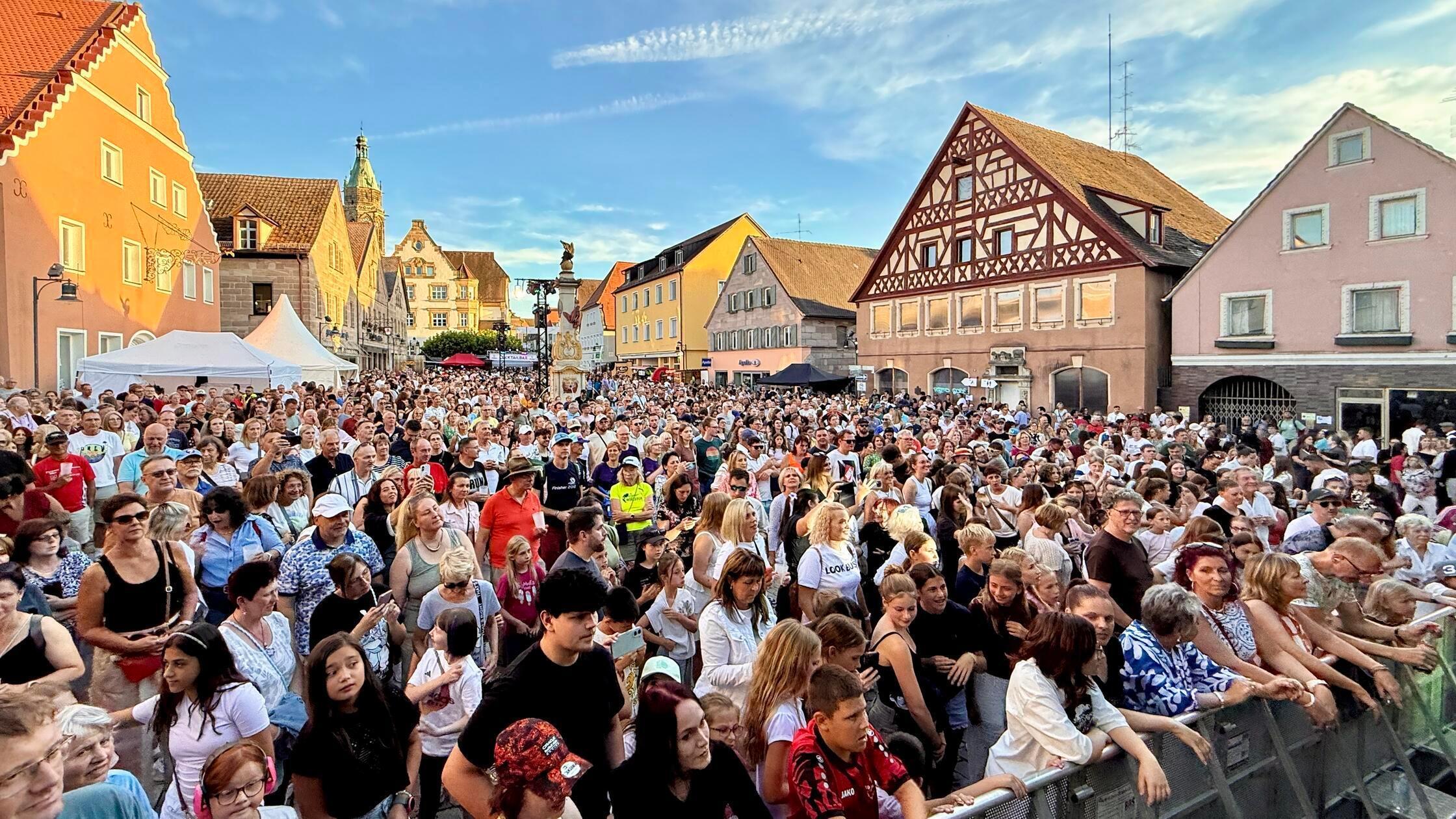Willkommensparty-des-Challenge-Roth-Richtig-geile-Party-l-utet-Triathlon-Wochenende-ein