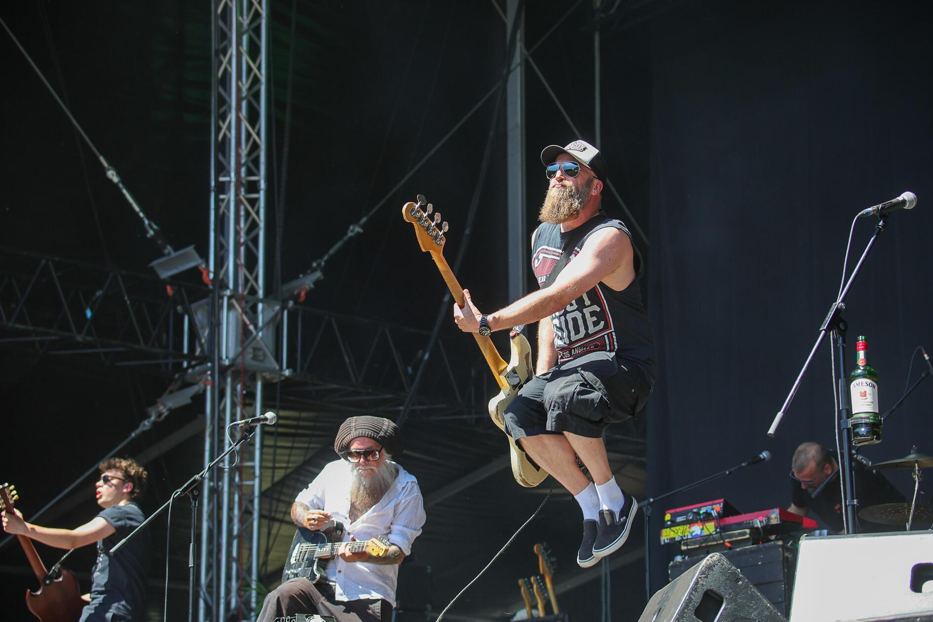 Mit ihrem Reggae-Punk brachten sie genau den richtigen Vibe für ein Festival mit.