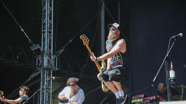 Mit ihrem Reggae-Punk brachten sie genau den richtigen Vibe für ein Festival mit.