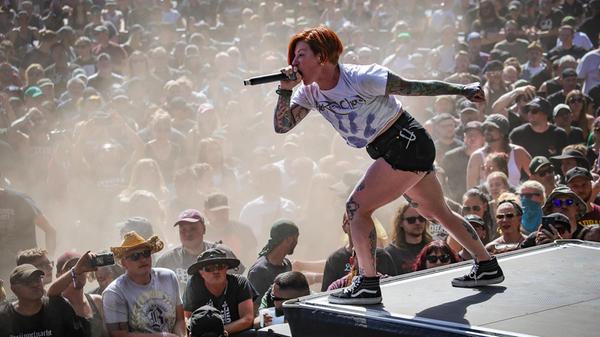 Als Metalcore mit maximaler Intensität wurden Walls of Jericho vorab angekündigt. Die Band wurde 1998 gegründet und stammt aus Detroit.