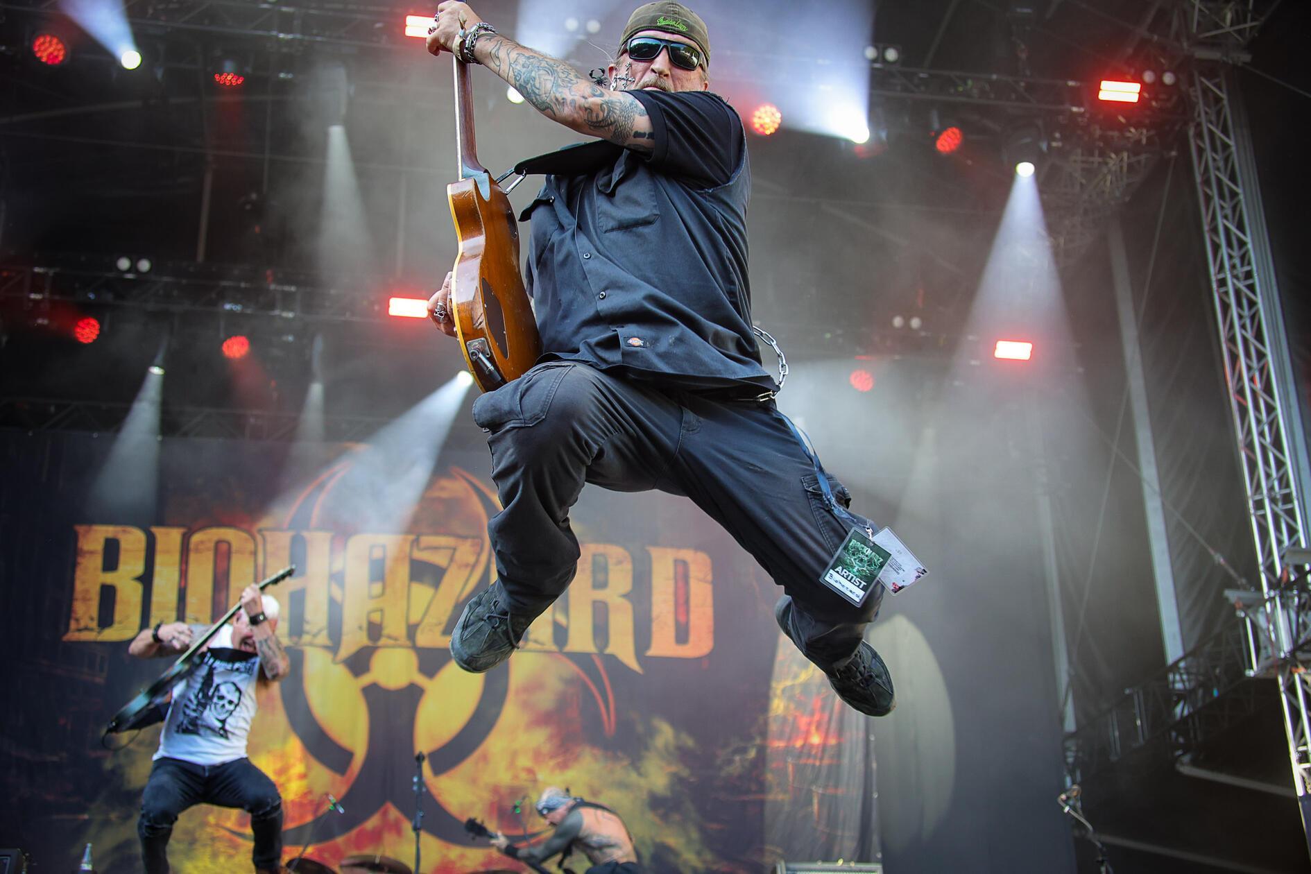 Auch Metal und Hip-Hop-Einflüsse finden sich in der Musik der Band wieder.