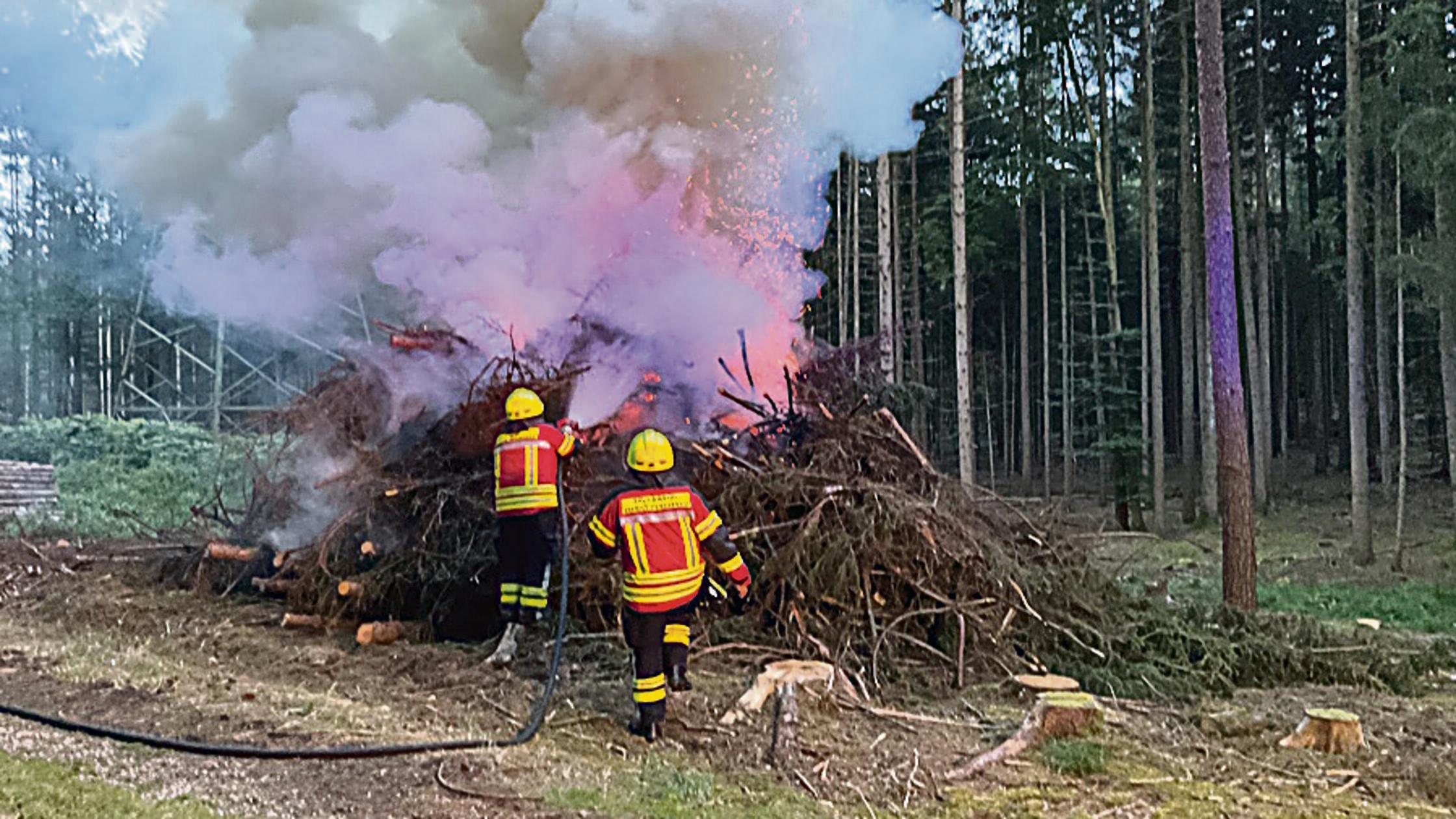 Barbecuers cause a forest fire at Brombachsee in the middle of the night