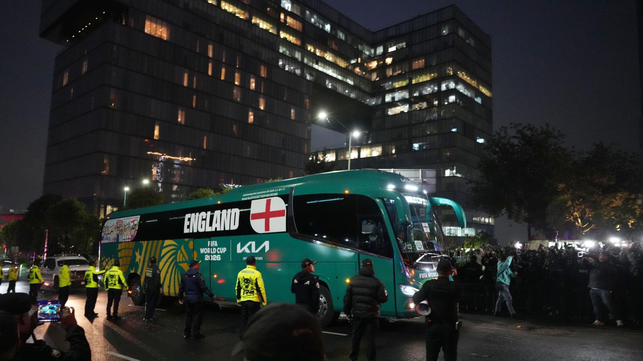 Der Mannschaftsbus der englischen Nationalmannscha