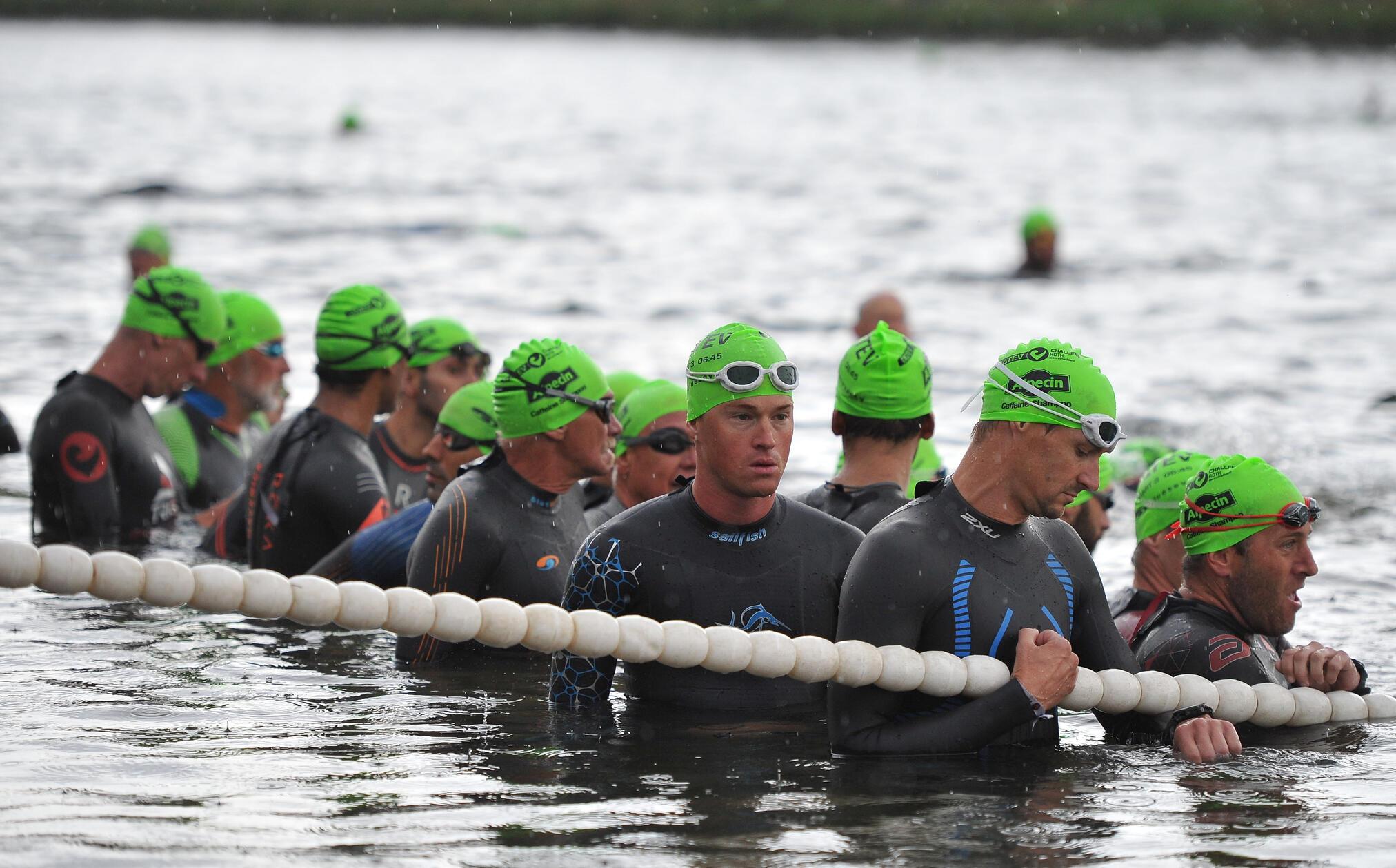 Kurz vor dem Race Day fiel die Entscheidung: Der Challenge Roth 2026 wird ohne Neoprenanzug geschwommen. Das Kanalwasser hat 25,0 Grad. Ein Grad zu viel.