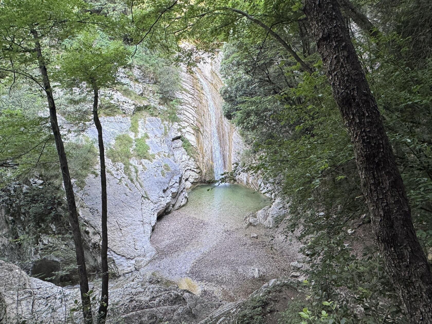 Auf der Weitwanderstrecke Bassa Via del Garda in der Provinz Brescia kommt man auch an Wasserfällen vorbei. 