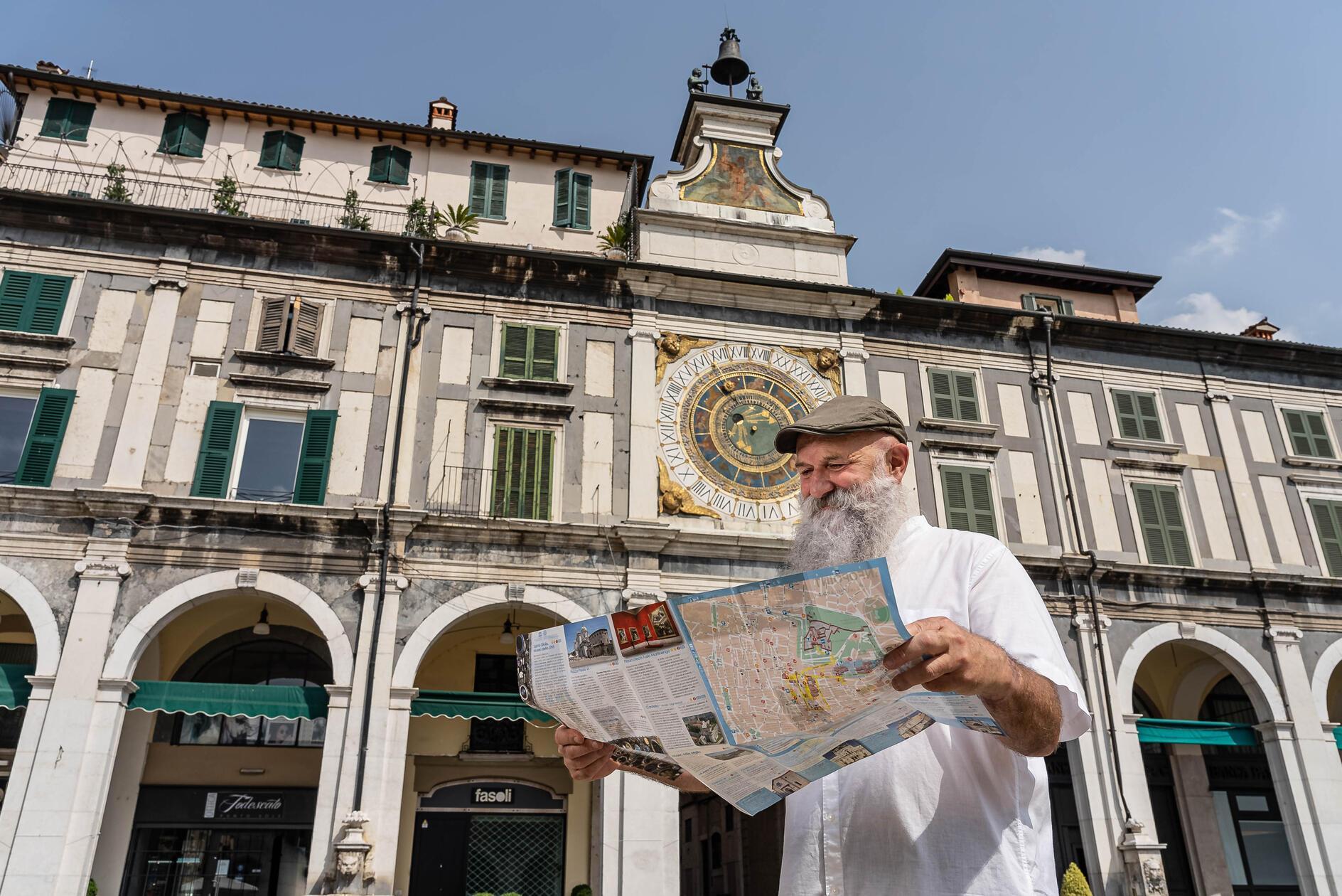 Der Uhrenturm aus venezianischer Zeit ist eine der Sehenswürdigkeiten von Brescia.