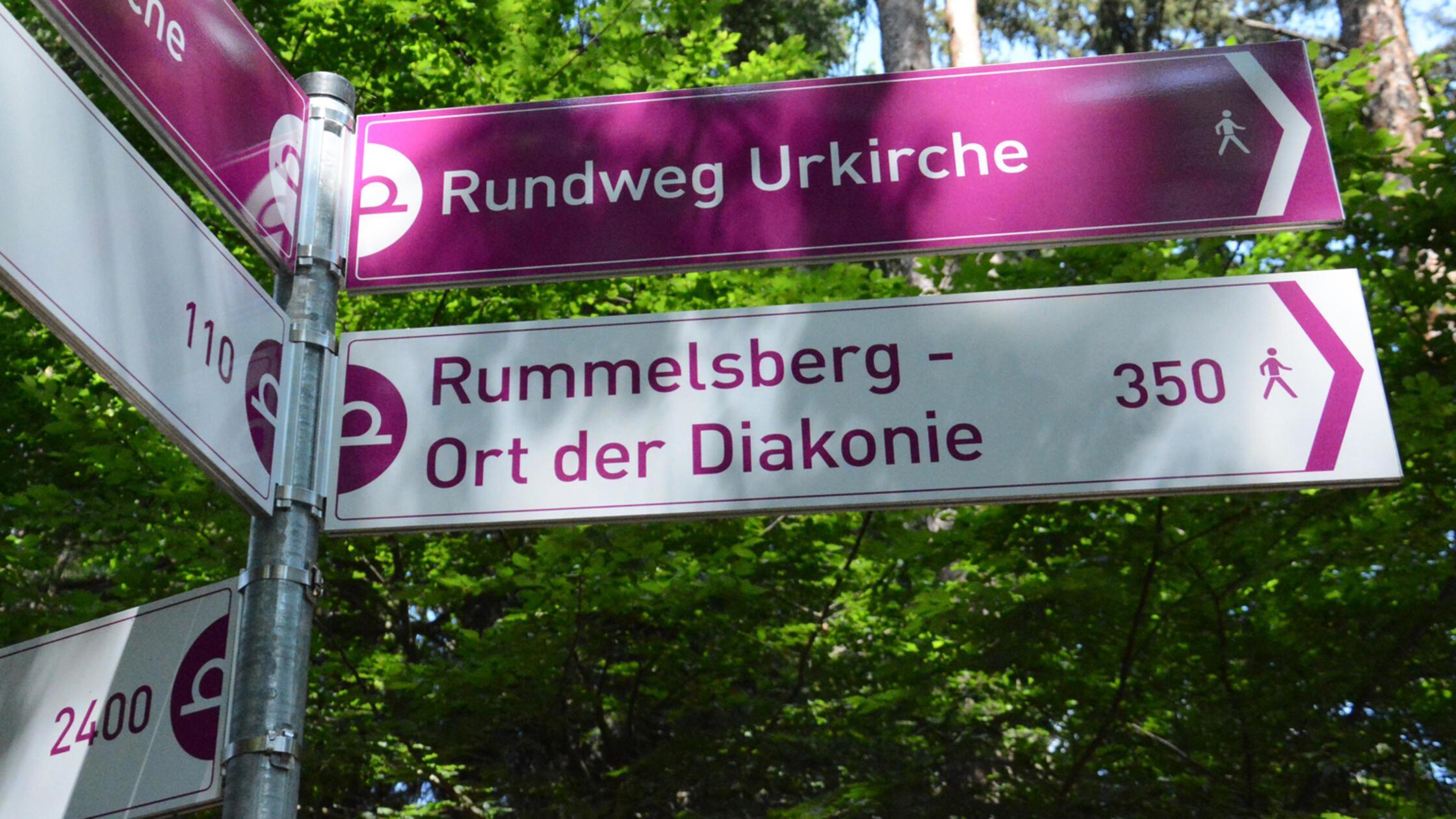 Wegweiser_Schild_in_Rummelsberg