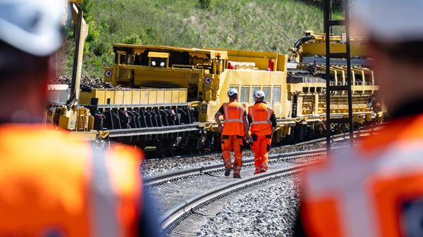 An der Bahnstrecke laufen umfangreiche Bauarbeiten