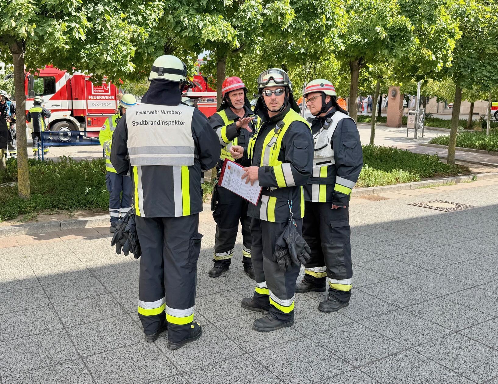 Der Brand sei inzwischen weitgehend unter Kontrolle, teilte der Feuerwehreinsatzleiter vor Ort mit.
