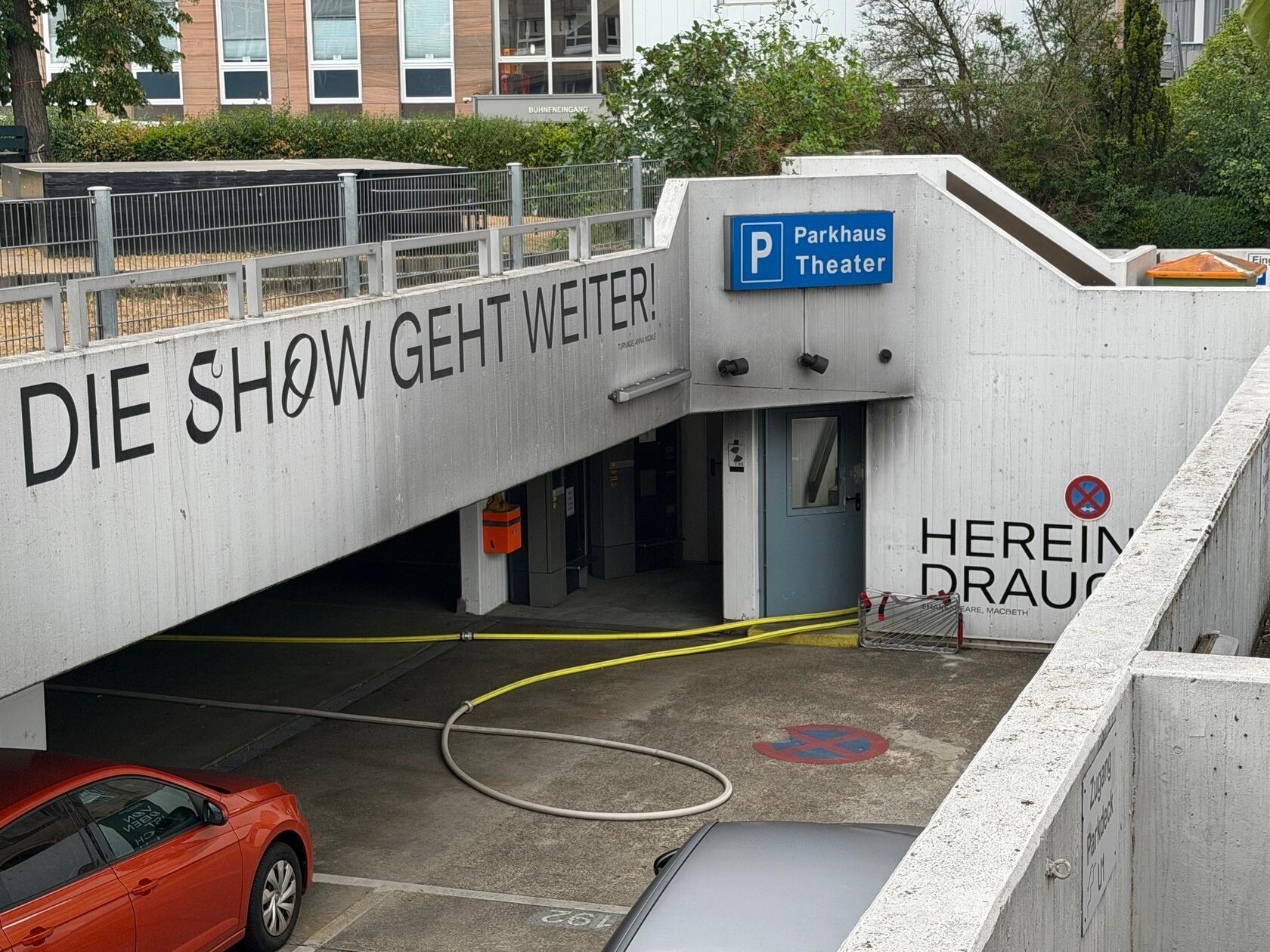 Statiker untersuchten die Tiefgarage auf mögliche Schäden, die durch die starke Hitzeeinwirkung entstanden sein könnten.