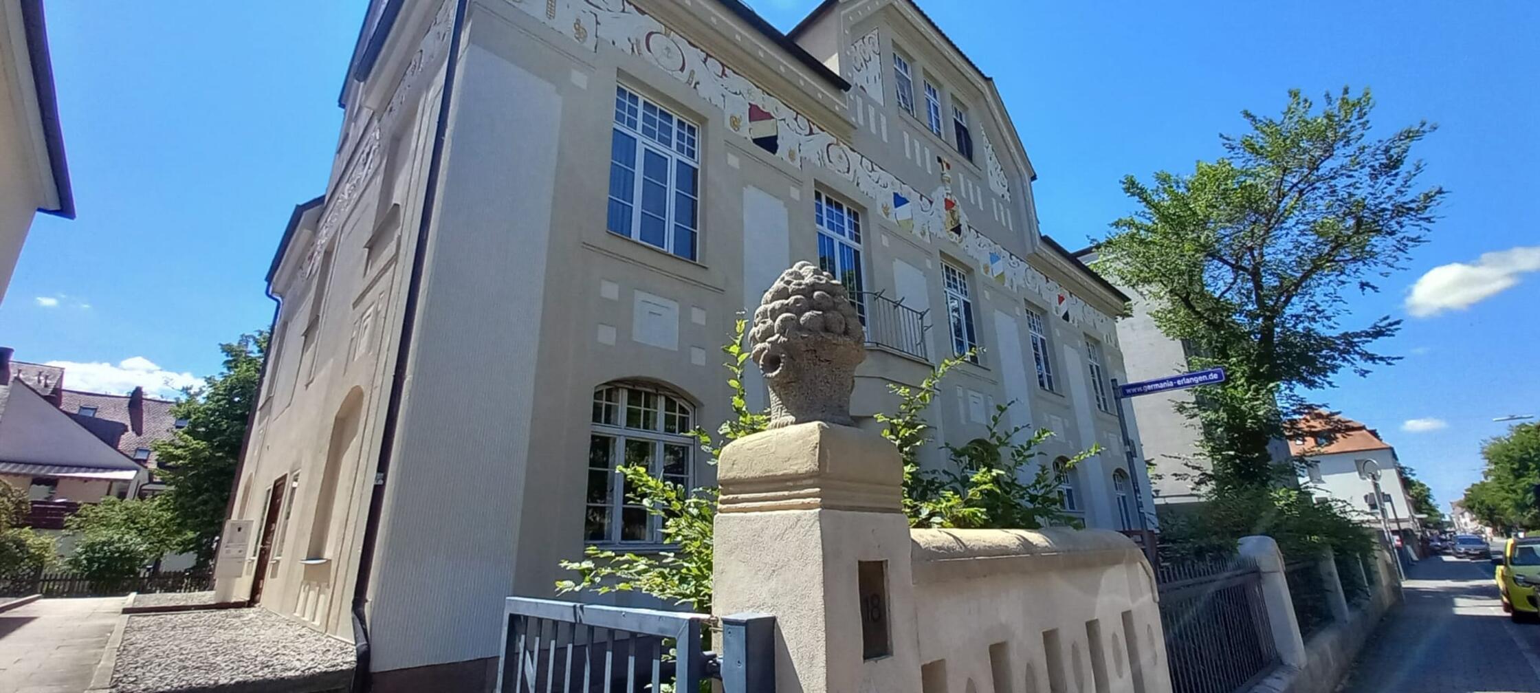 Das imposante Verbindungshaus der Erlanger Germania in der Universitätsstraße kennen von außen wohl viele. 