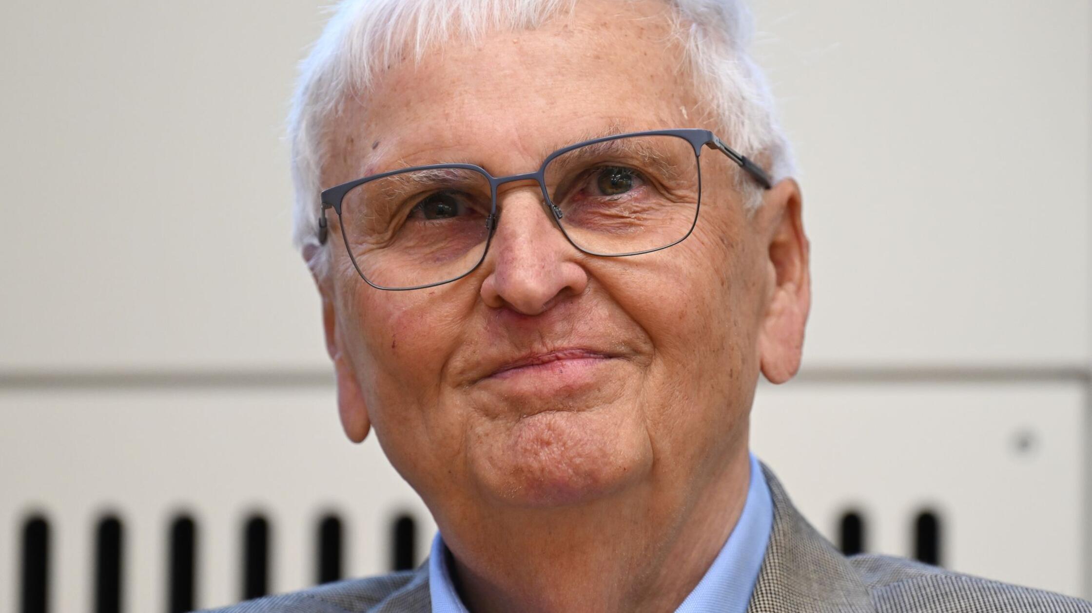 Der frühere DFB-Präsident Theo Zwanzigerhat zu Beg