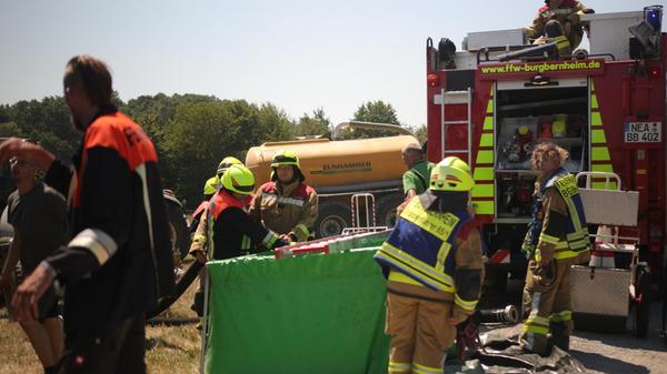 Gegen 12.40 wurde die Feuerwehr über den Brand einer landwirtschaftlichen Nutzfläche bei Oberdachstetten im Landkreis Ansbach informiert.