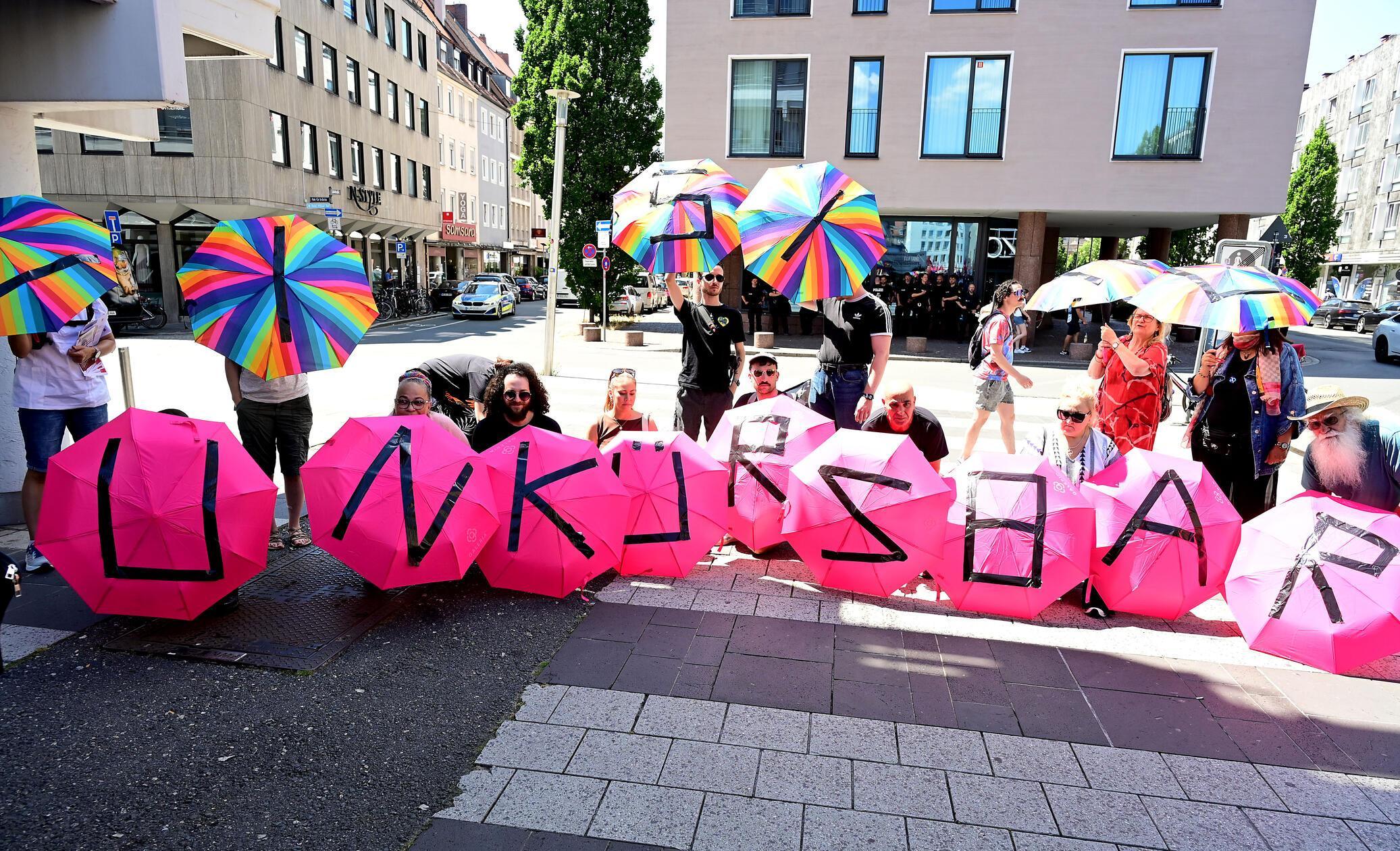 "#UNKÜRZBAR Mittelfranken" beschreibt sich selbst als Bündnis aus mehr als einem Dutzend regionaler Organisationen und Gruppen sowie hunderter Einzelpersonen.
