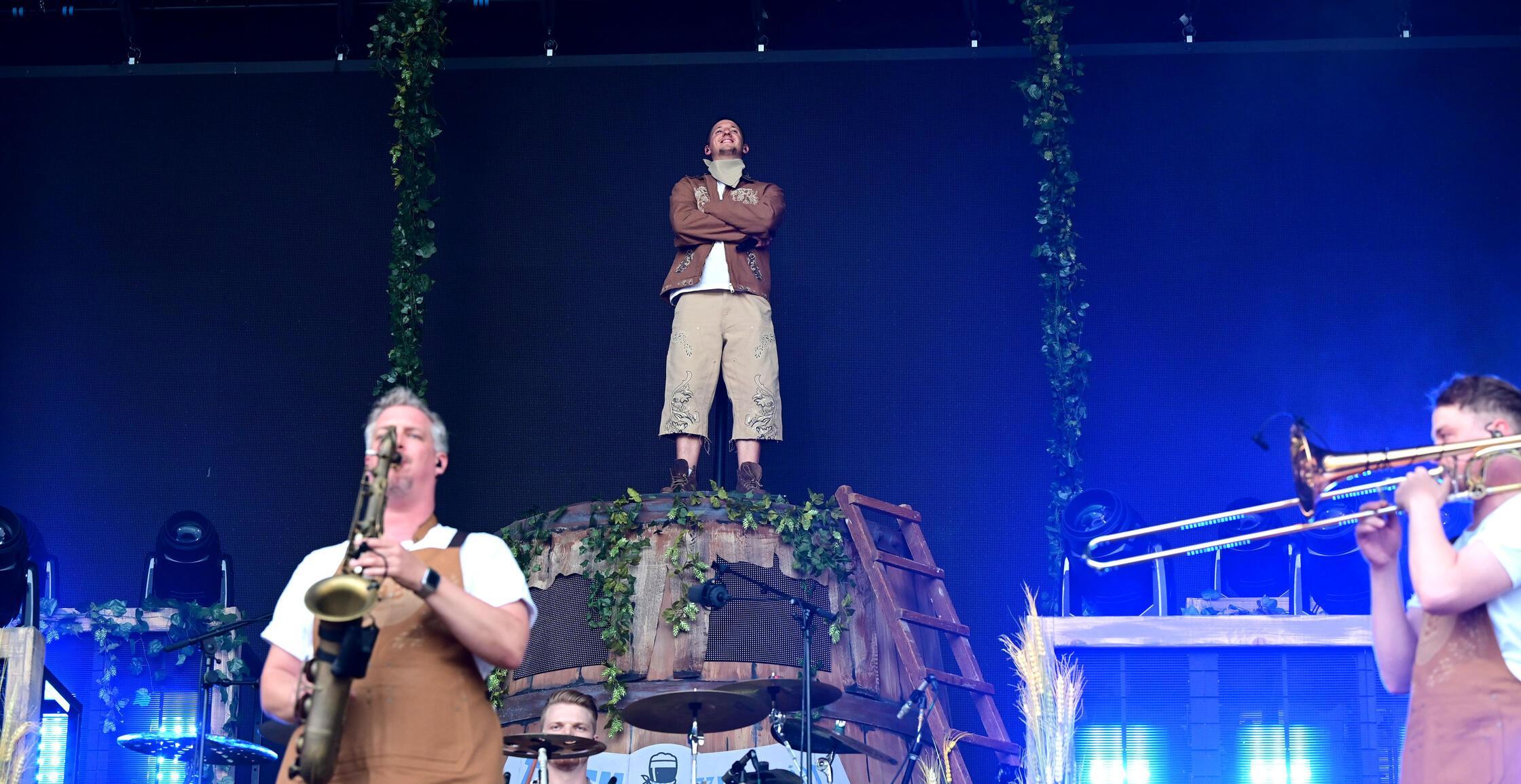 2022 gelang ihm durch einen Remix des DJ-Duos HBz seiner Single "Lebenslang" der kommerzielle Durchbruch.