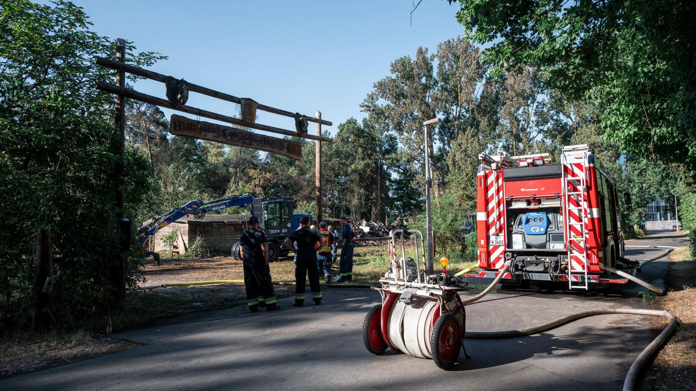 Die Einsatzstelle der Feuerwehr nach dem Brand der