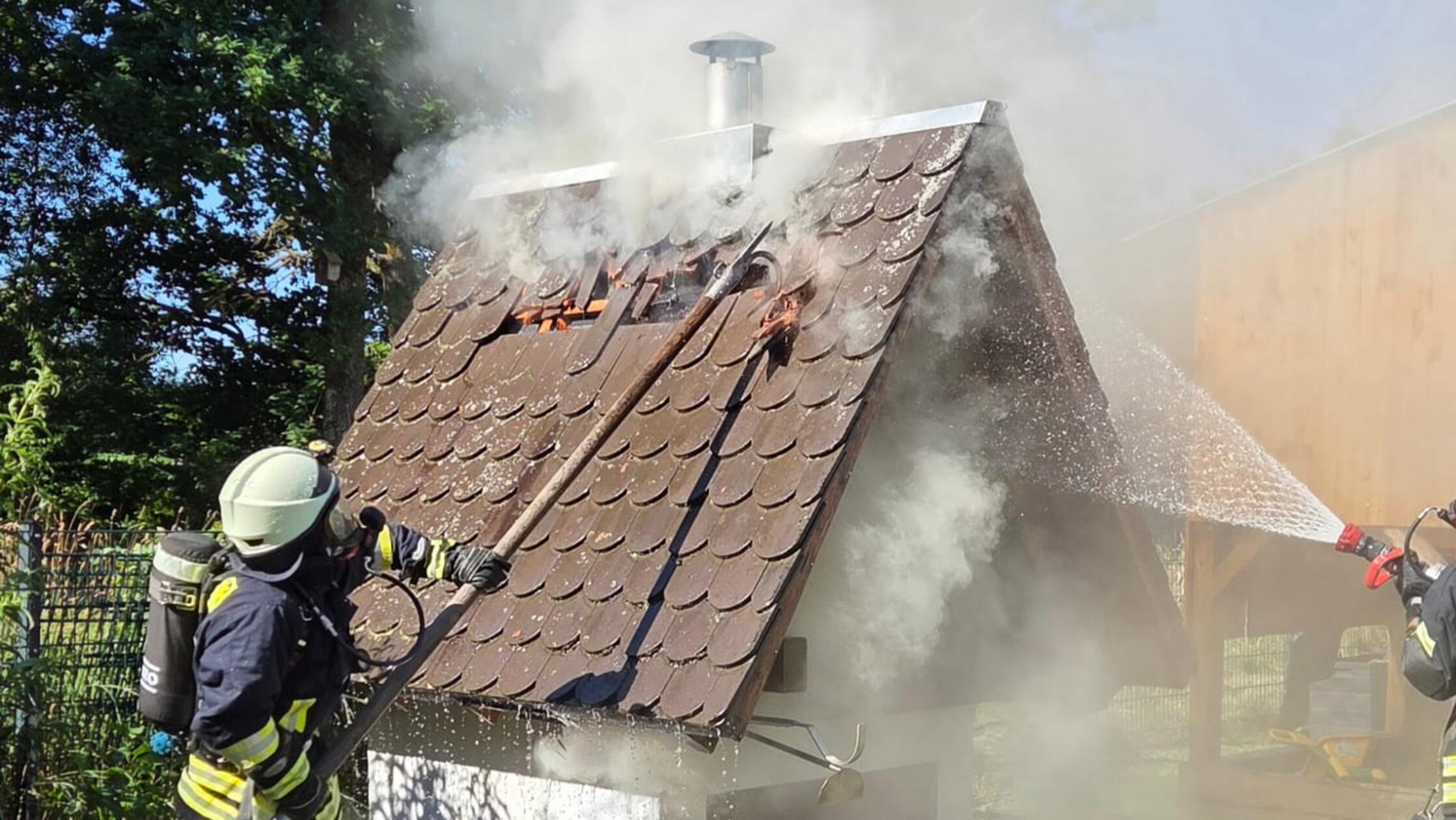 Backofenbrand-in-Hartmannshof-l-st-gro-en-Einsatz-aus