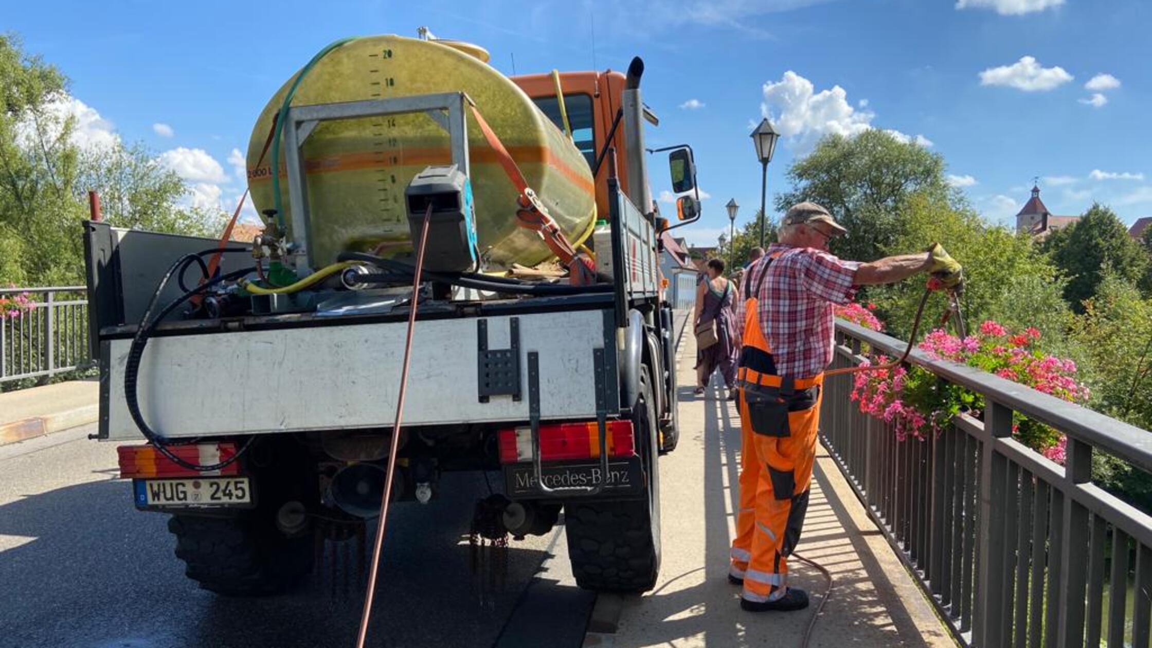 Gunzenhausen-gie-t-umweltfreundlich-12-000-Liter-t-glich-und-ganz-ohne-Trinkwasser