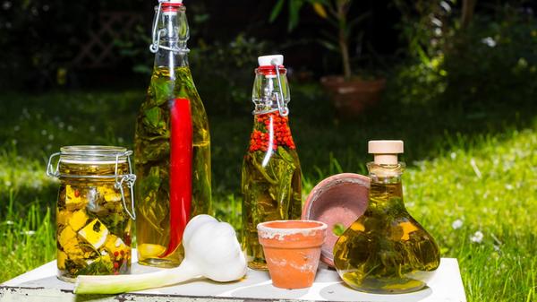 öl,speiseöl,eingelegt,kräuteröl *** oil,oil,pickle