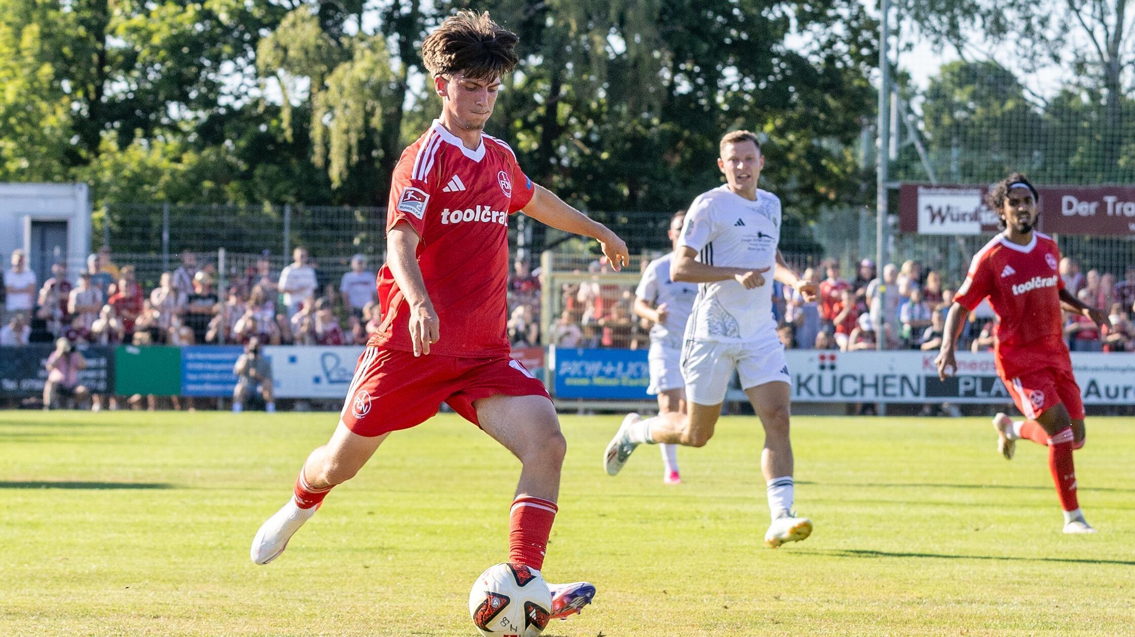 Auf-den-Spuren-von-Soldic-Klose-nimmt-17-j-hriges-Club-Talent-mit-ins-Trainingslager