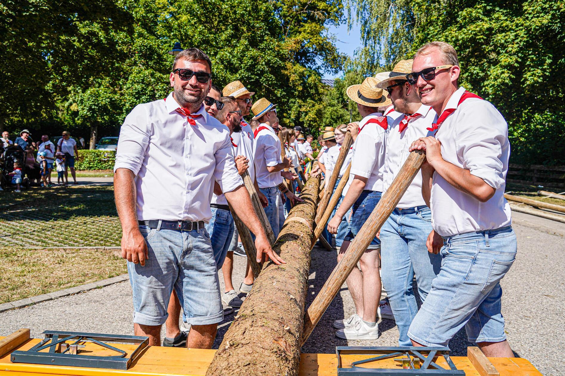 So feierten die Windsbacher am Wochenende ihre Kirchweih. Hier Bilder rund um das Aufstellen des Kirchweihbaums.