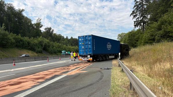 Die Autobahn wurde komplett gesperrt, was zu einem Verkehrschaos rund um Würzburg im Früh-Berufsverkehr führte. Auf Grund des hohen Verkehrsaufkommens entstand ein Rückstau bis hintern den Katzenbergtunnel, was eine Ableitung des Verkehrs von der Autobahn notwendig machte. Hierdurch waren die Ausweichstrecken stark ausgelastet. Dies war sogar bis in das Stadtgebiet Würzburg spürbar.
