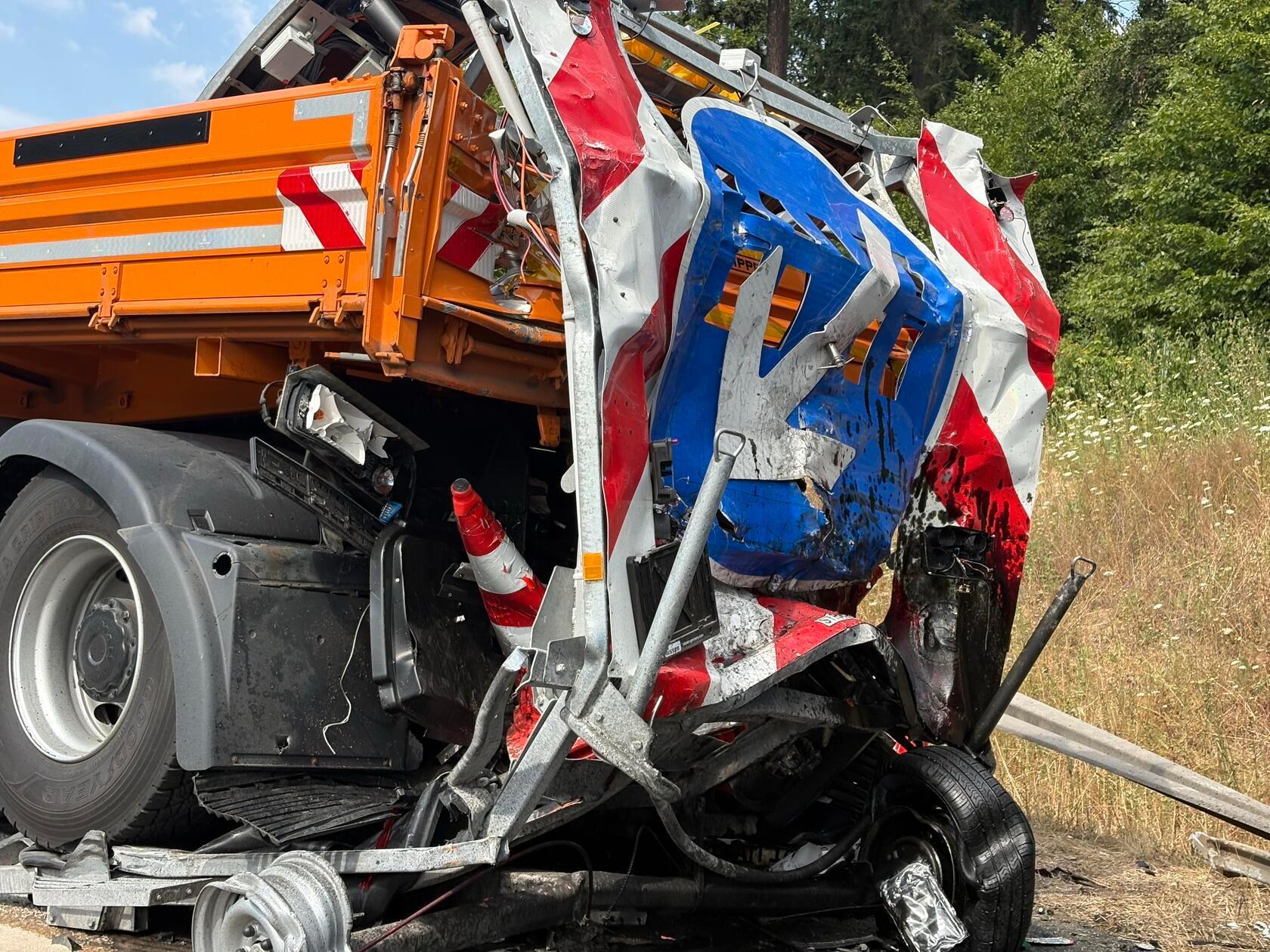 Die Verkehrspolizei Würzburg-Biebelried hat den Unfall aufgenommen.