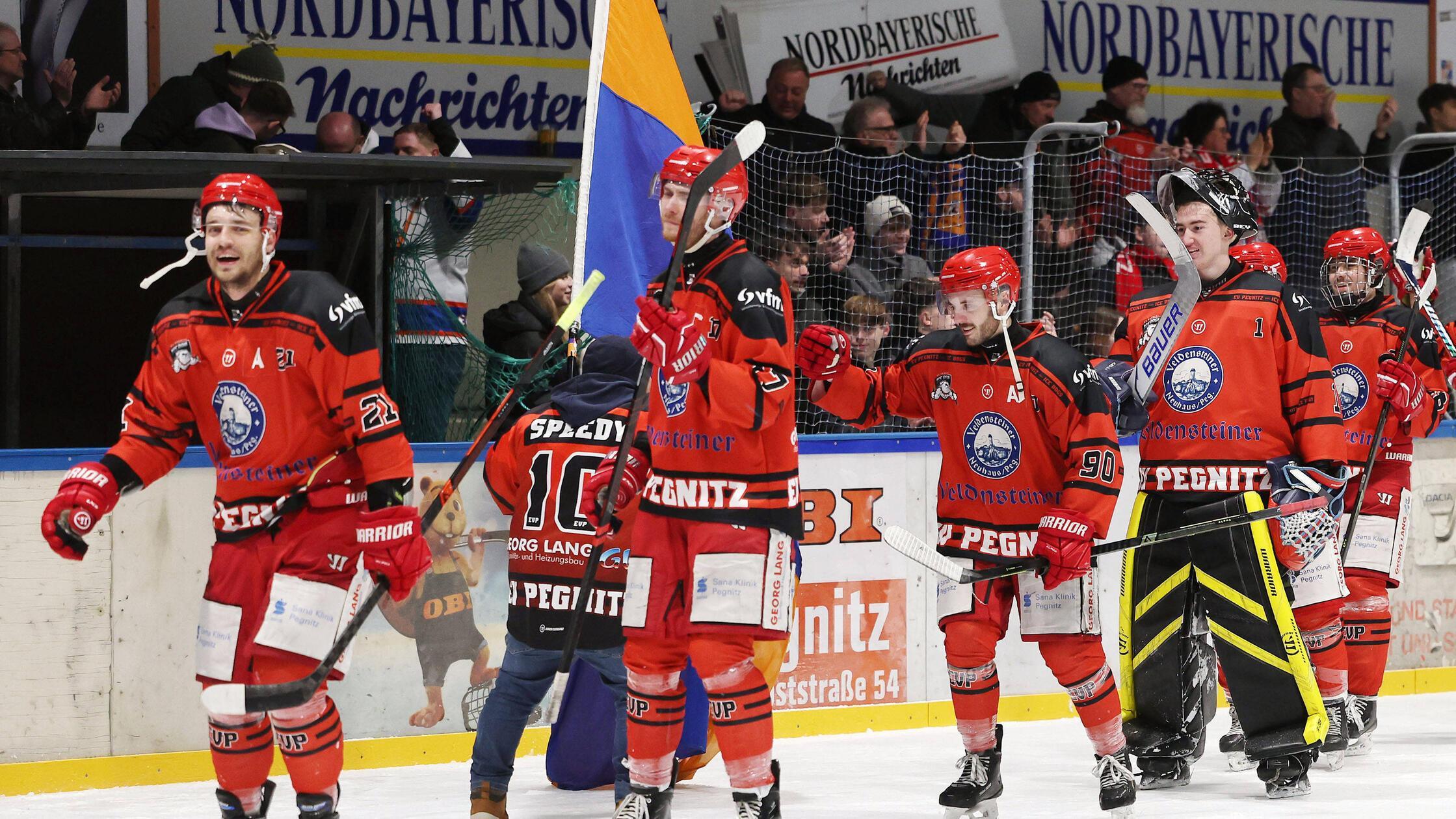 Der-EV-Pegnitz-darf-auch-2026-27-das-vermutlich-beste-Sturmduo-der-Liga-aufs-Eis-schicken