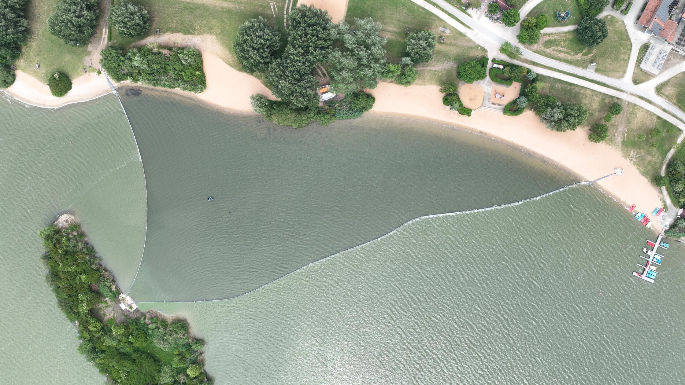 Altmühlsee mit, Badebucht ohne Algen; Luftbild