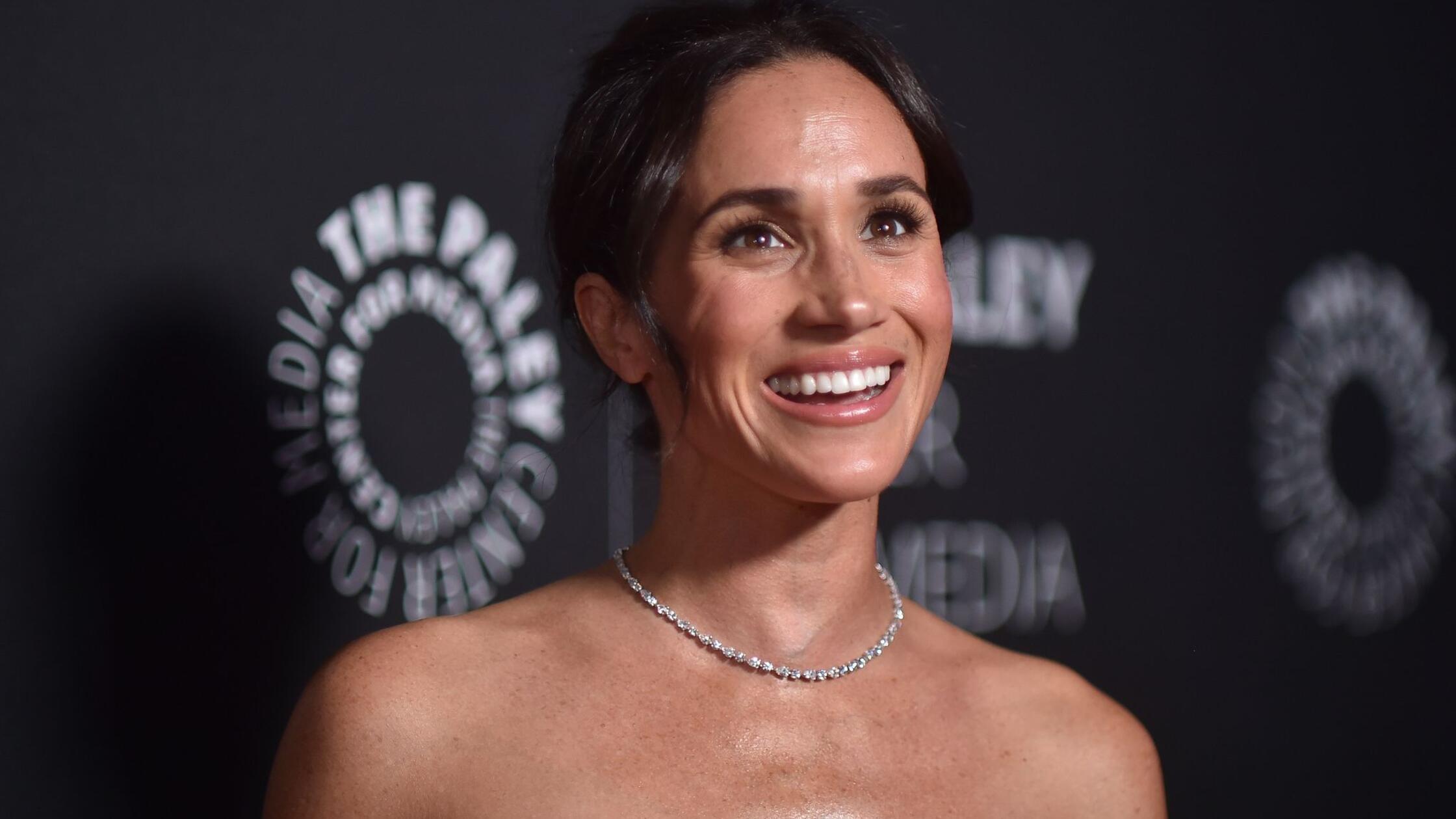 https://images.nordbayern.de/image/contentid/policy:1.15199940:1784096361/Meghan_Markle_kommt_zur_Paley_Honors_Fall_Gala_im_.jpg?$p=af76b92