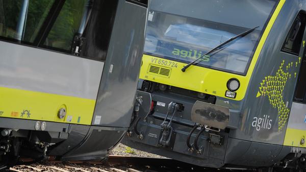 Zwei Triebwagen der agilis Verkehrsgesellschaft st